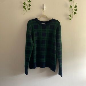 Woman’s old navy sweater